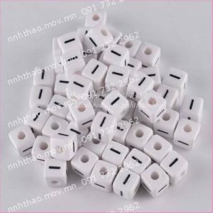 Hạt nhựa vuông trắng, chữ I đen